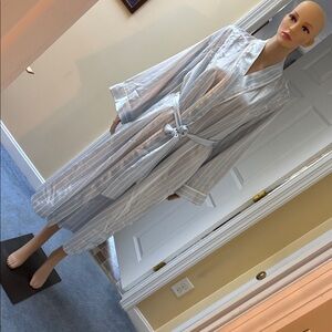 NATORI Classics silky robe size small
